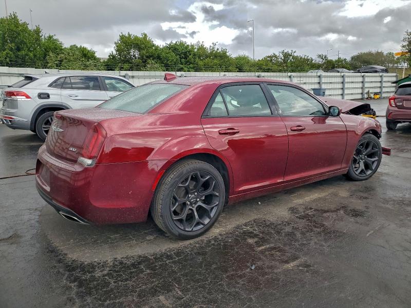 Фото 3 - CHRYSLER 300