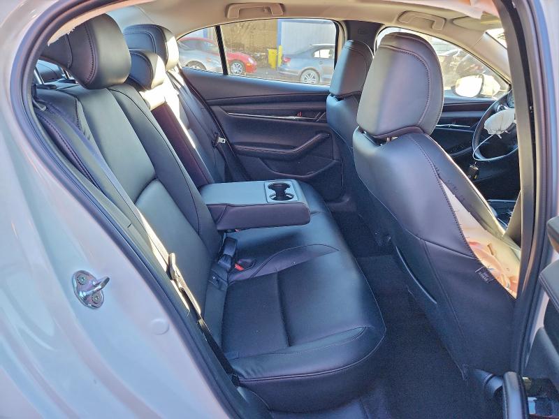 Фото 10 - MAZDA 3