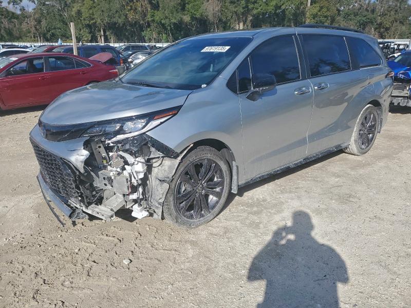 Фото 1 - TOYOTA SIENNA