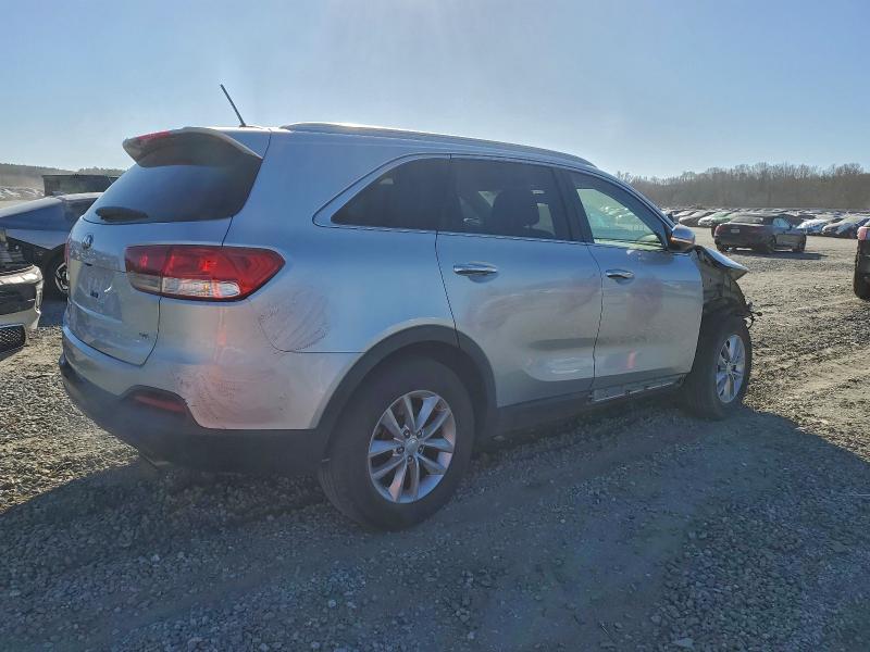 Фото 3 - KIA SORENTO