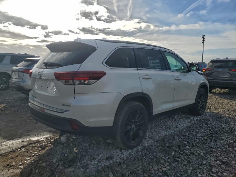 Фото 3 - TOYOTA HIGHLANDER