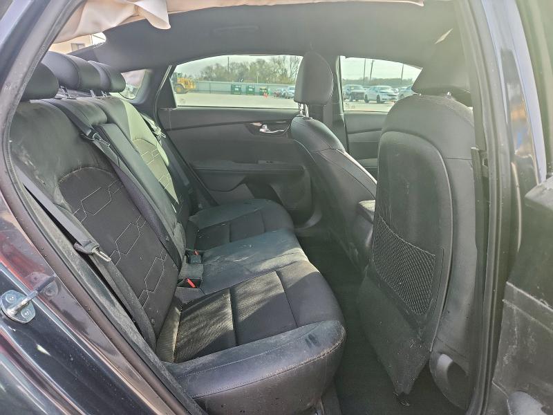 Фото 10 - KIA FORTE