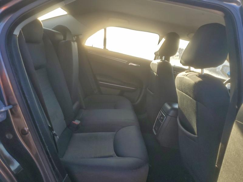 Фото 10 - CHRYSLER 300