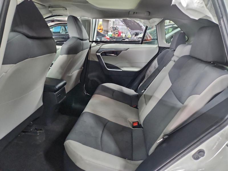 Фото 11 - TOYOTA RAV4