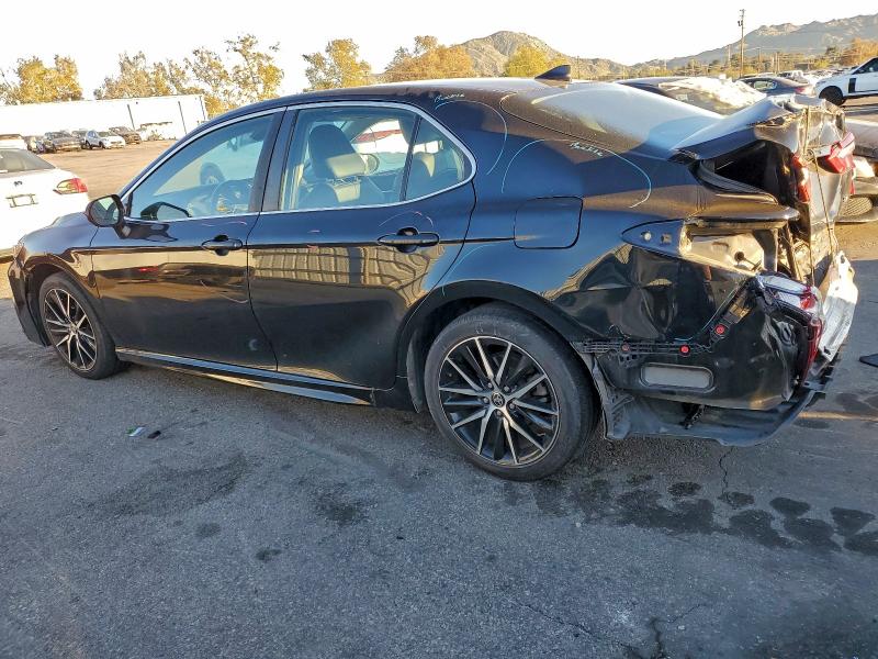 Фото 2 - TOYOTA CAMRY