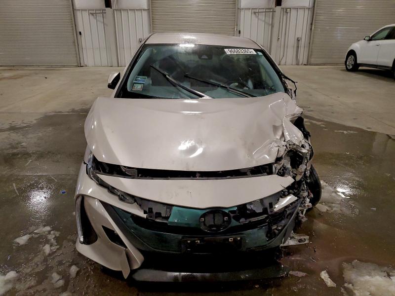 Фото 5 - TOYOTA PRIUS