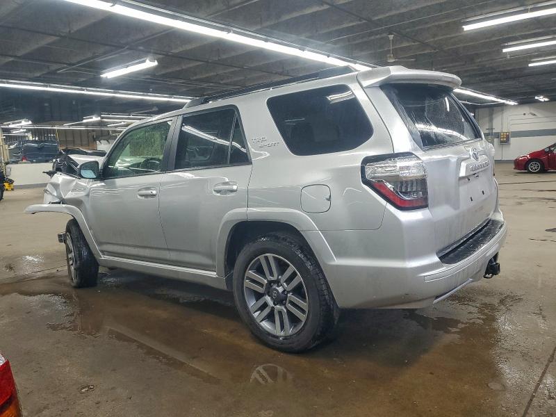 Фото 2 - TOYOTA 4RUNNER