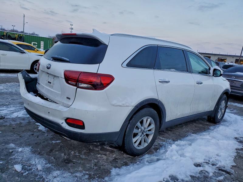 Фото 3 - KIA SORENTO