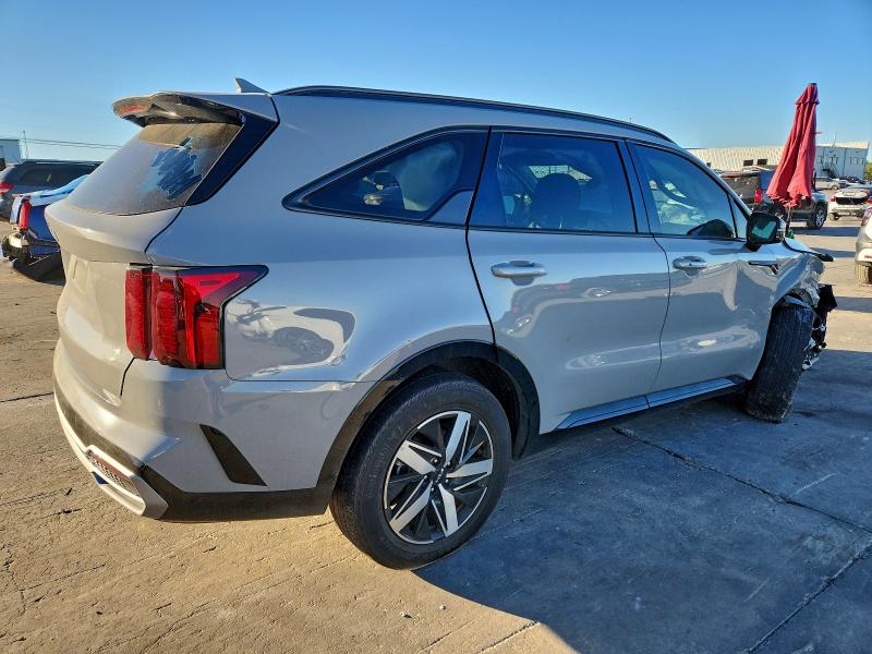 Фото 3 - KIA SORENTO