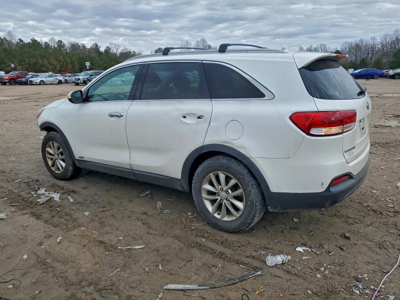 Фото 2 - KIA SORENTO