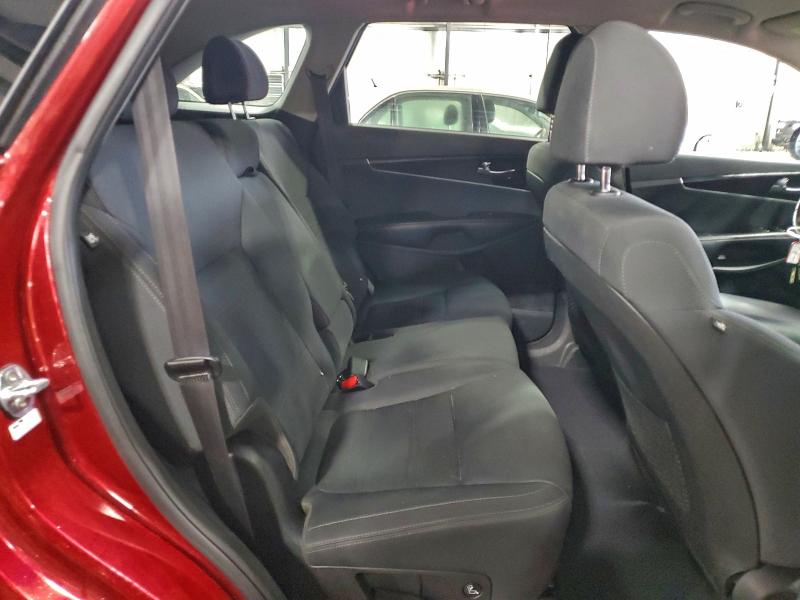 Фото 11 - KIA SORENTO