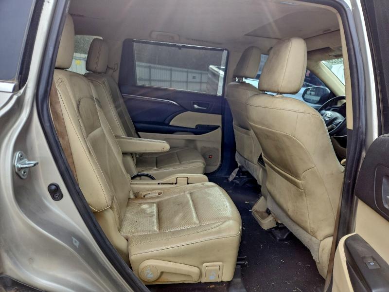 Фото 11 - TOYOTA HIGHLANDER