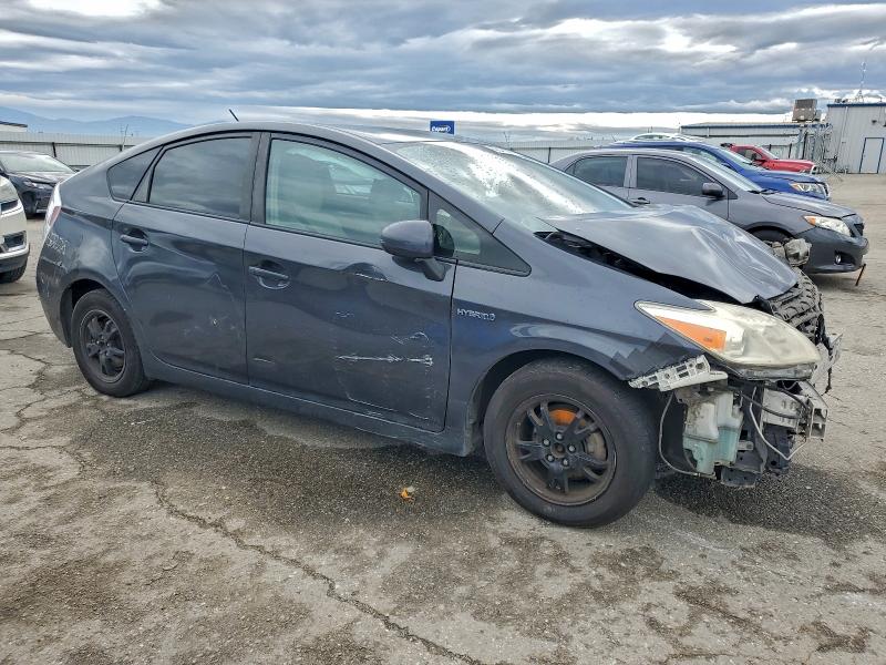 Фото 4 - TOYOTA PRIUS