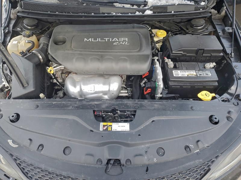 Фото 11 - CHRYSLER 200