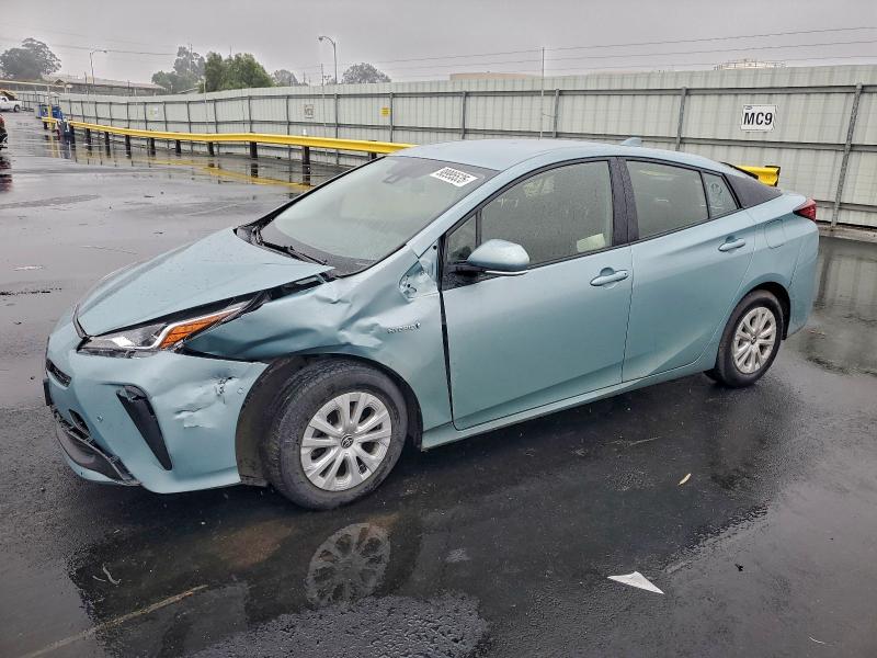 Фото 1 - TOYOTA PRIUS