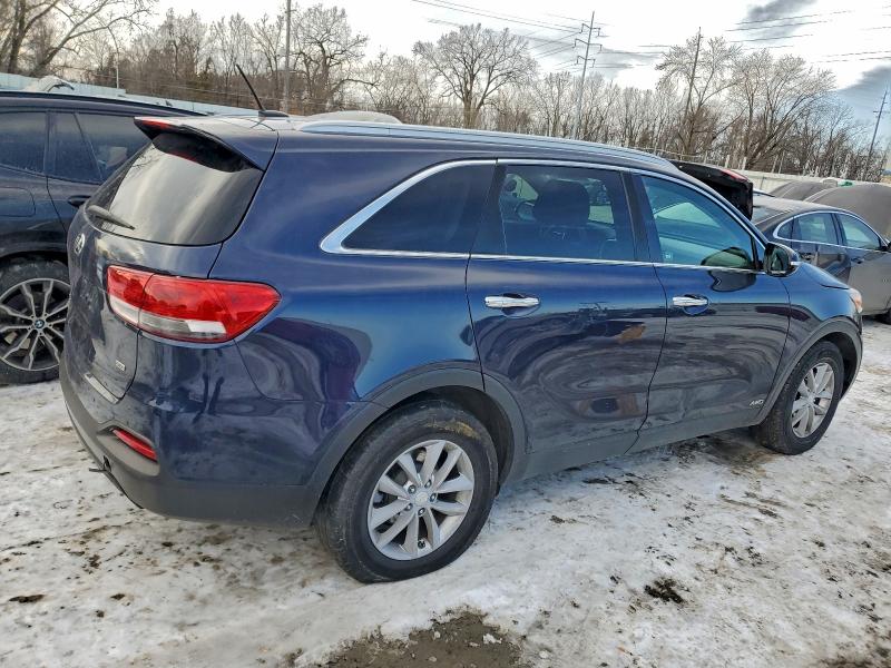 Фото 3 - KIA SORENTO