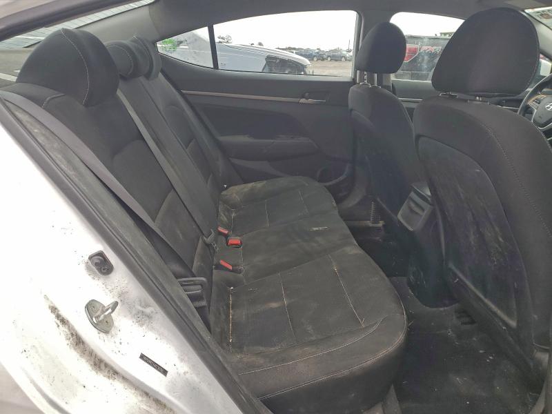 Фото 10 - HYUNDAI ELANTRA