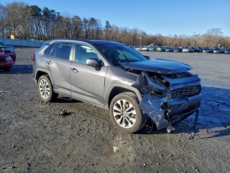 Фото 4 - TOYOTA RAV4