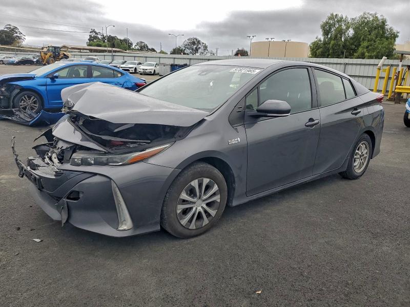 Фото 1 - TOYOTA PRIUS