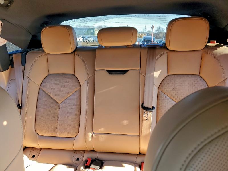 Фото 10 - PORSCHE MACAN