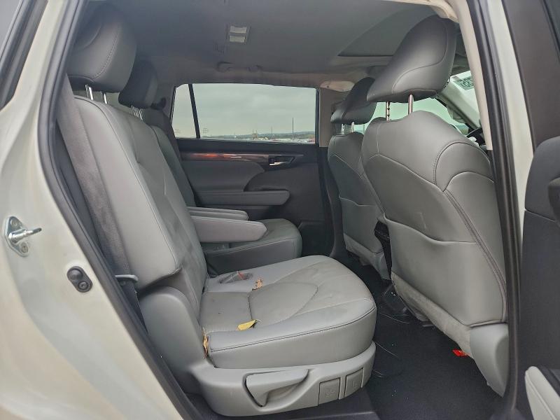 Фото 10 - TOYOTA HIGHLANDER