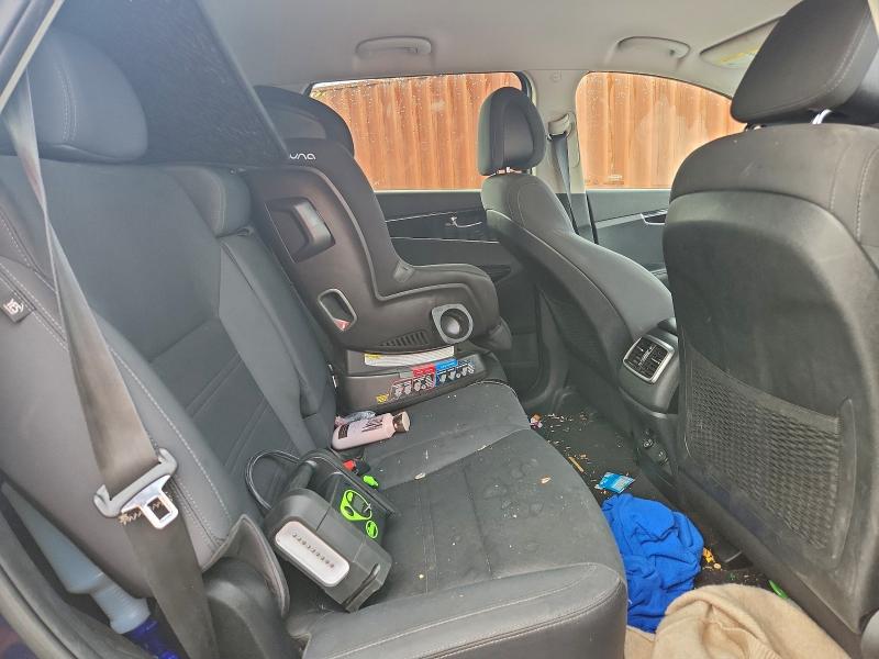 Фото 11 - KIA SORENTO