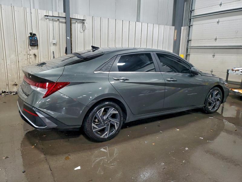 Фото 3 - HYUNDAI ELANTRA