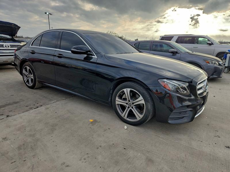 Фото 4 - MERCEDES-BENZ E-CLASS