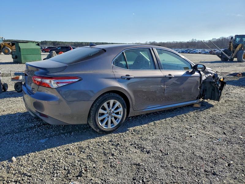 Фото 3 - TOYOTA CAMRY