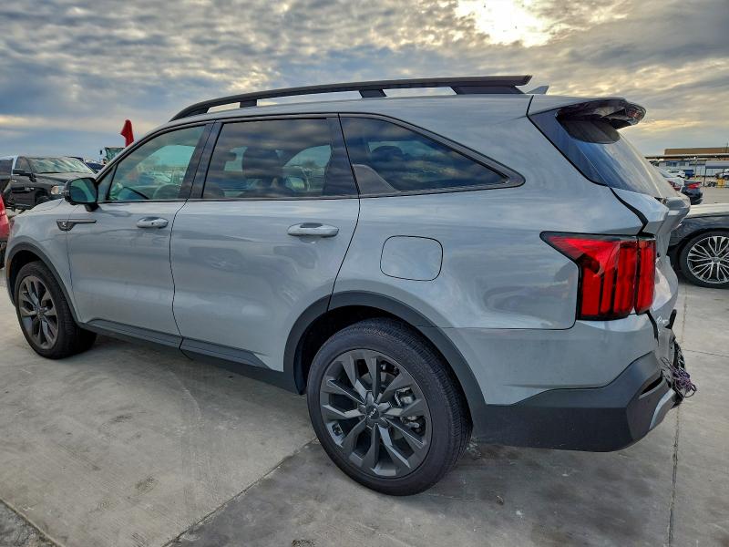 Фото 2 - KIA SORENTO