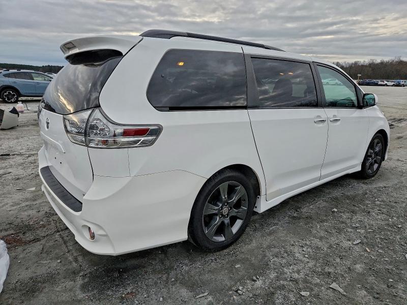Фото 3 - TOYOTA SIENNA