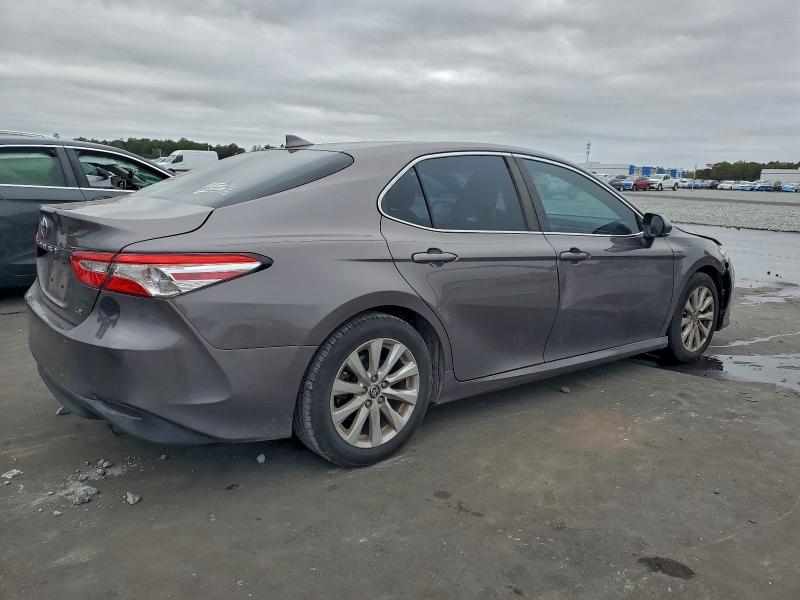 Фото 3 - TOYOTA CAMRY