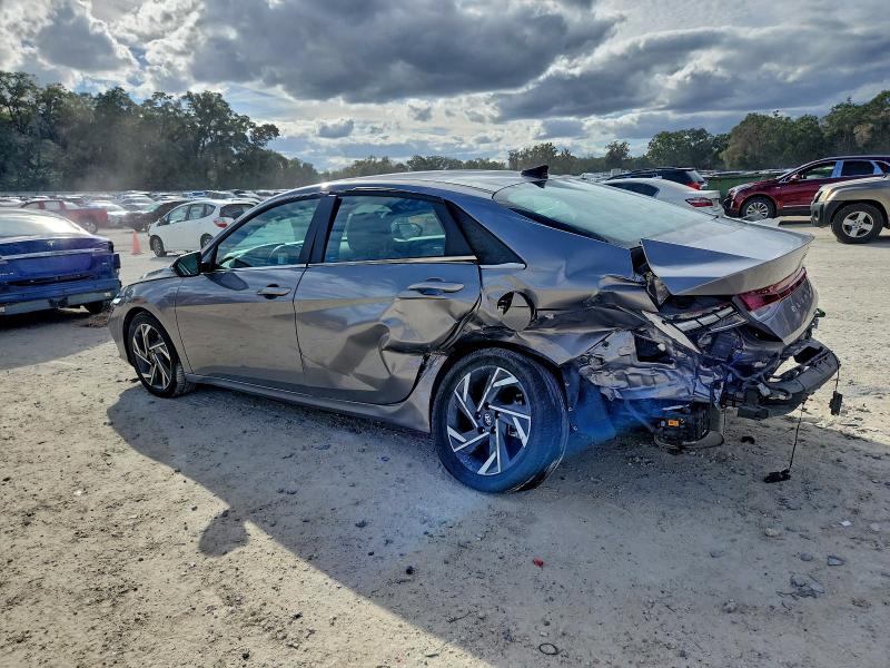 Фото 2 - HYUNDAI ELANTRA