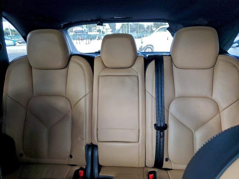 Фото 10 - PORSCHE CAYENNE