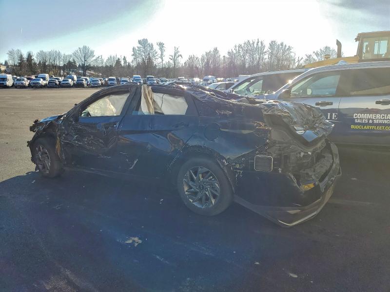 Фото 2 - HYUNDAI ELANTRA