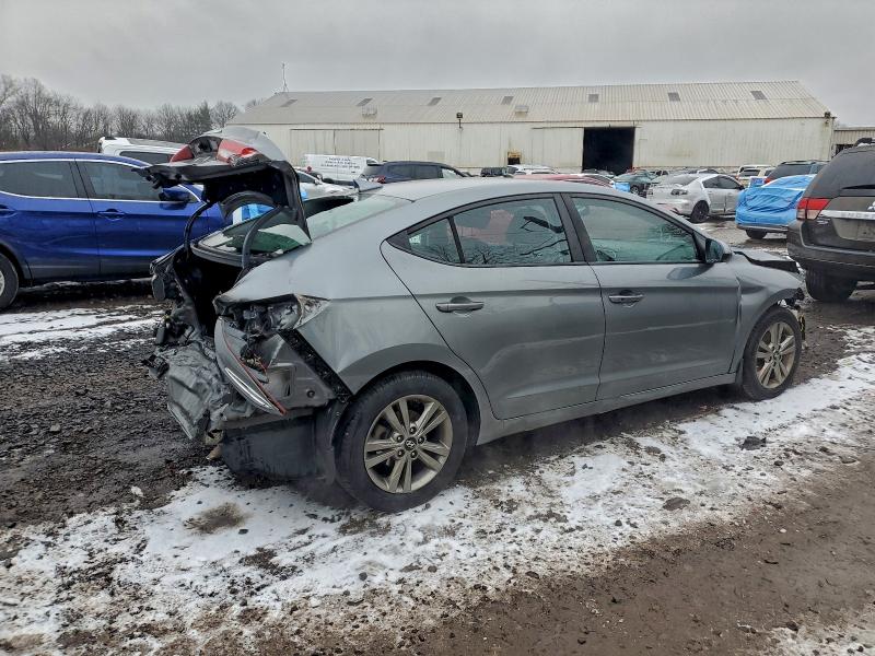 Фото 3 - HYUNDAI ELANTRA