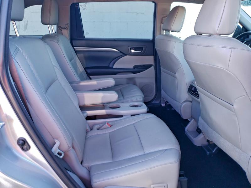 Фото 11 - TOYOTA HIGHLANDER