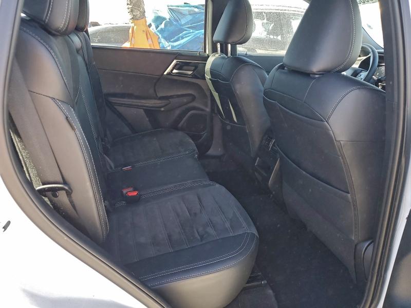 Фото 11 - MITSUBISHI OUTLANDER