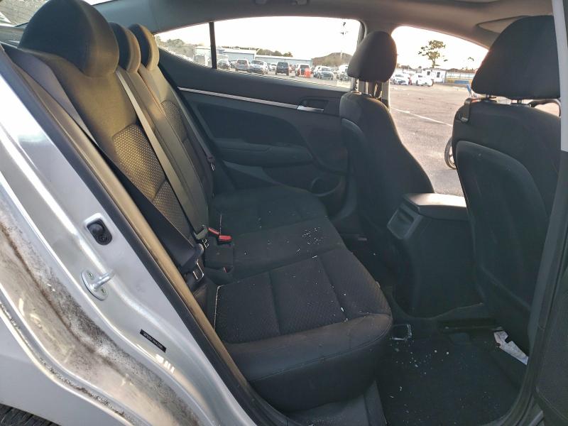 Фото 10 - HYUNDAI ELANTRA