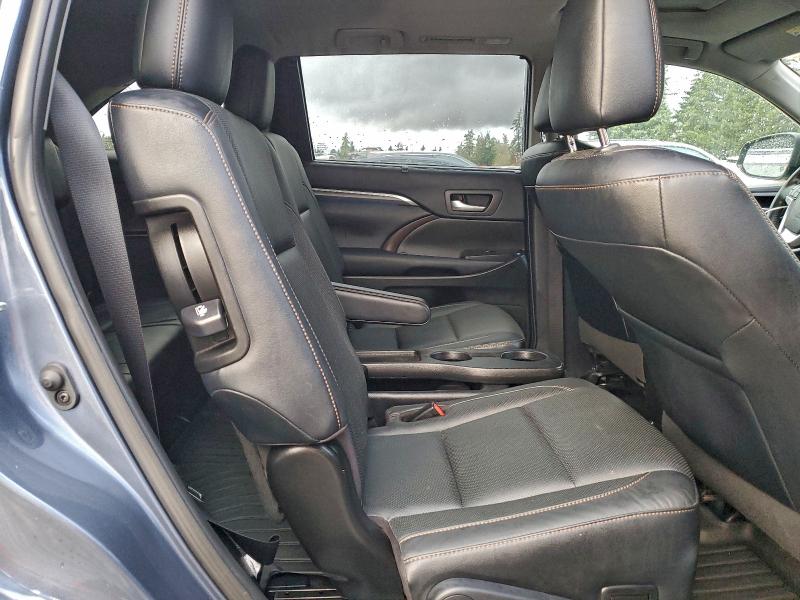 Фото 11 - TOYOTA HIGHLANDER