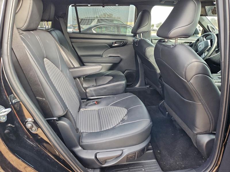 Фото 11 - TOYOTA HIGHLANDER