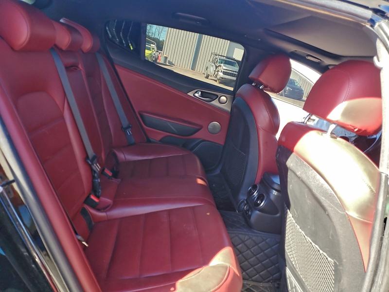 Фото 10 - KIA STINGER