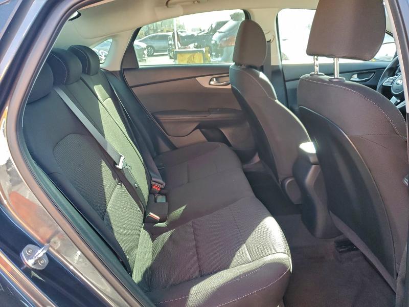 Фото 10 - KIA FORTE