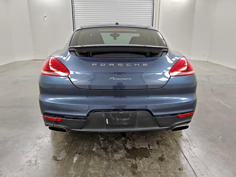 Фото 6 - PORSCHE PANAMERA