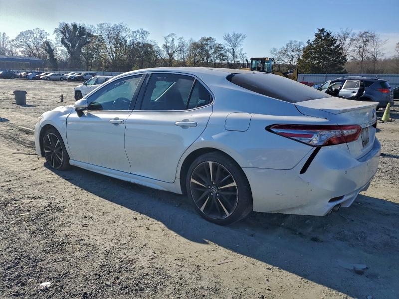 Фото 2 - TOYOTA CAMRY