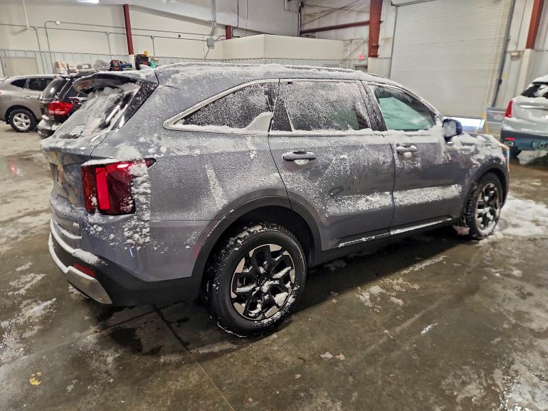 Фото 3 - KIA SORENTO