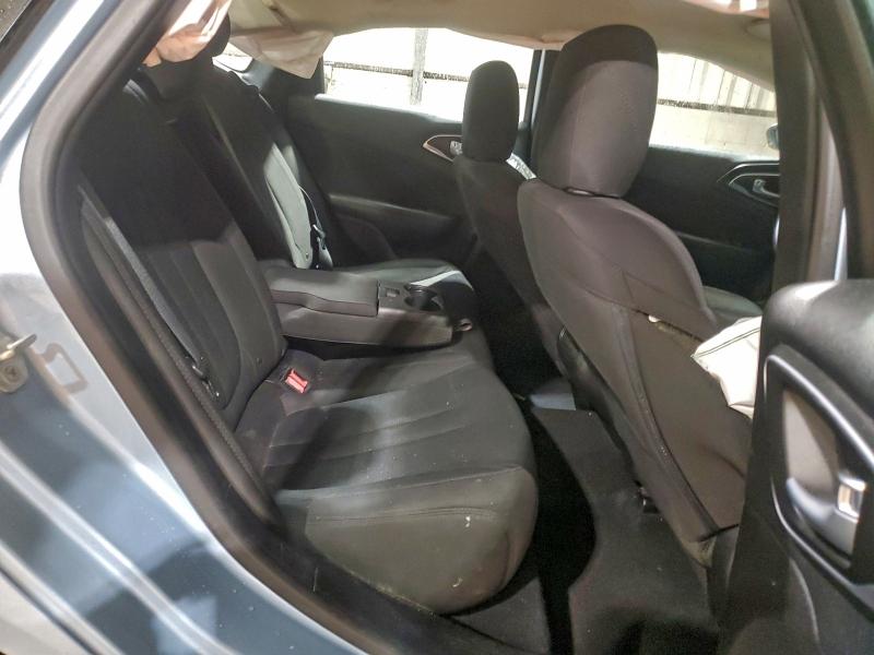 Фото 10 - CHRYSLER 200