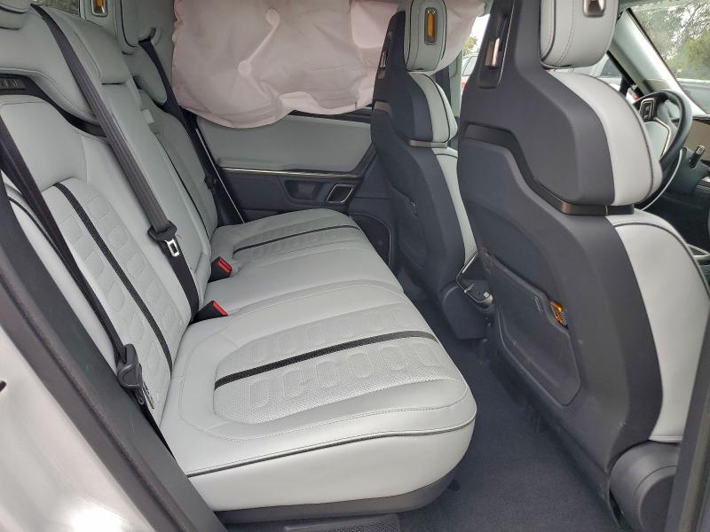 Фото 10 - RIVIAN RIT