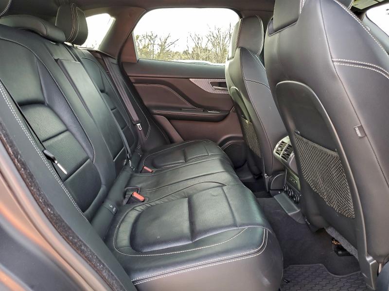 Фото 11 - JAGUAR F-PACE