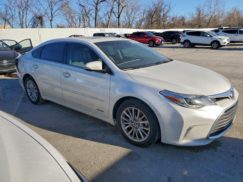 Фото 4 - TOYOTA AVALON